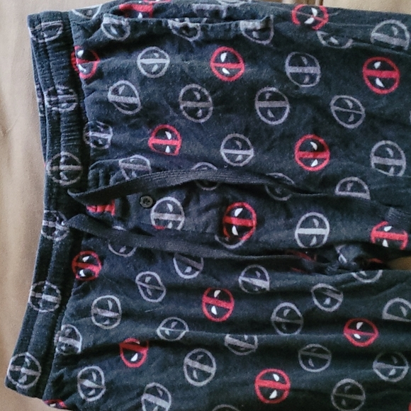 Marvel size Small 2 piece pajama set - Picture 8 of 9